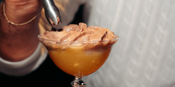 Apfelstrudel Cocktail - gelb mit einem schönn cremigen Espuma