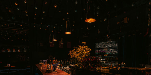 Der dunkle Bartresen der Chapel Bar